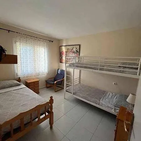 Apartment Pis Amb Encant Amb Piscina Comunitaria Girona